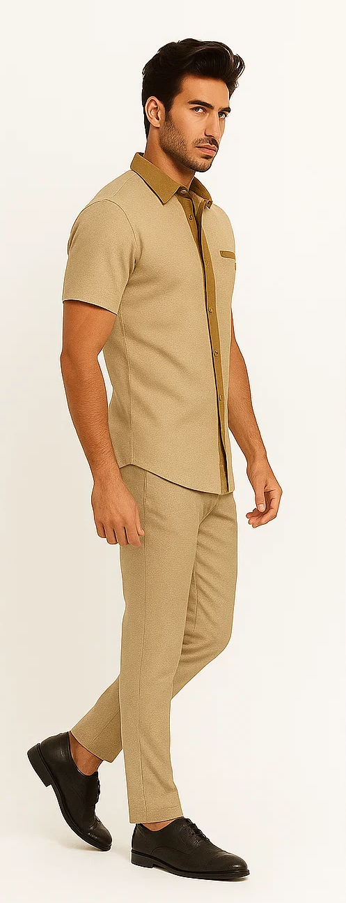 Men's houndstooth walking suit in camel with brown collar. Short-sleeved shirt with button closure, chest pocket, and textured finish. Tapered pants.
