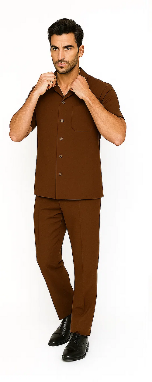 Men's cognac leisure suit: short-sleeve button-up shirt with pocket & straight-leg pants. Relaxed fit shirt & pants, crafted from smooth, matte fabric.
