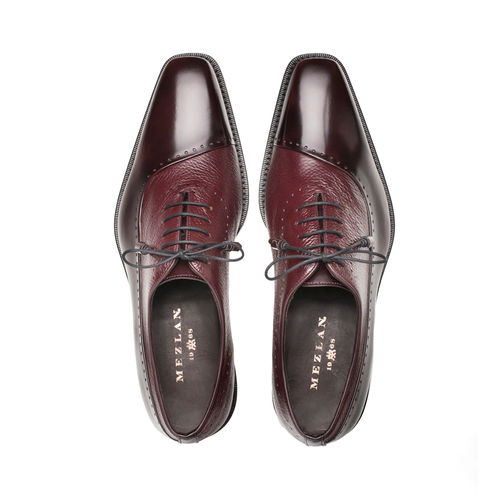 Burgundy Mezlan Postdam shoes: Deerskin calfskin, elongated toe, smooth, shiny leather. Textured panels, lace-up, decorative perforations. Detailed sole, handcrafted.
