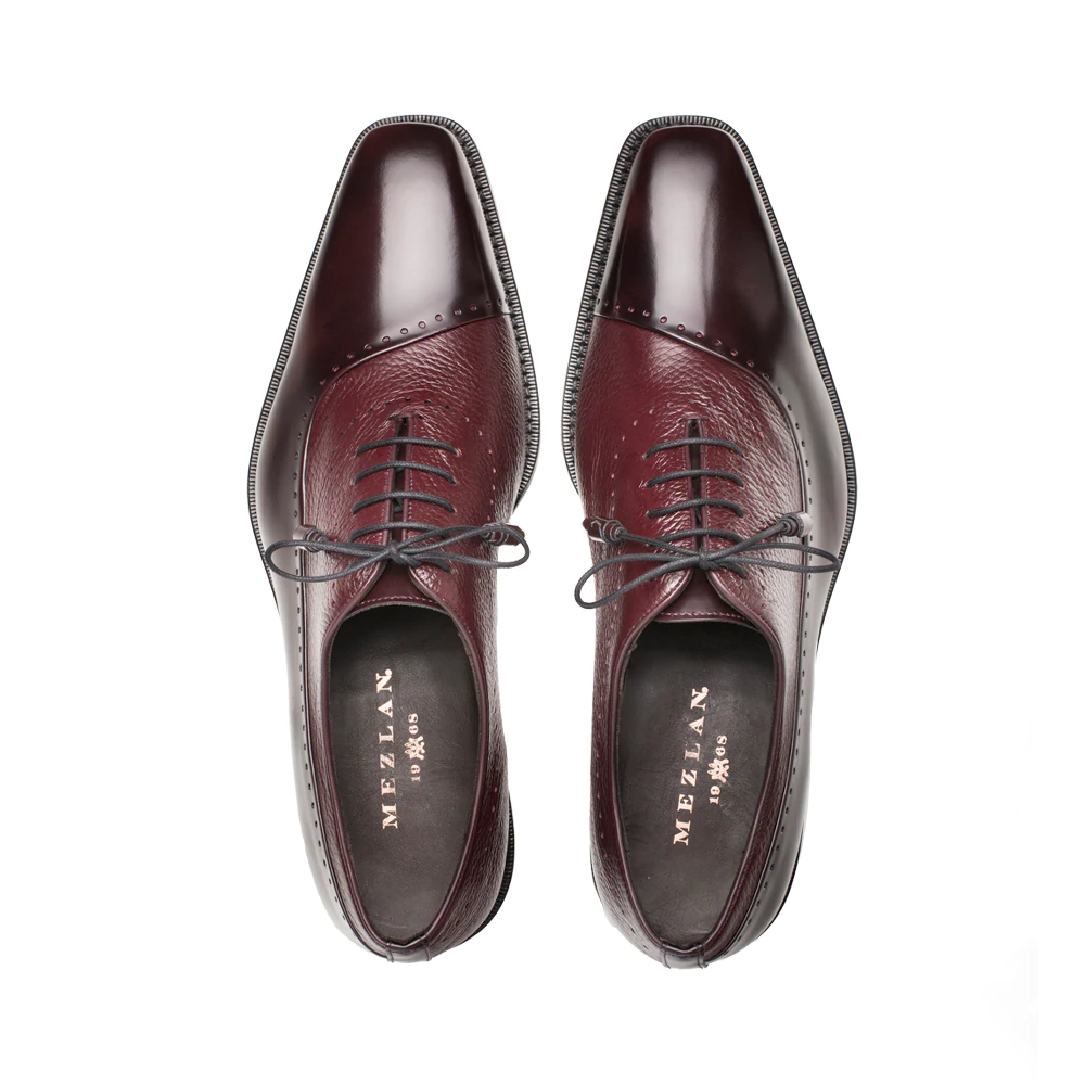 Burgundy Mezlan Postdam shoes: Deerskin calfskin, elongated toe, smooth, shiny leather. Textured panels, lace-up, decorative perforations. Detailed sole, handcrafted.
