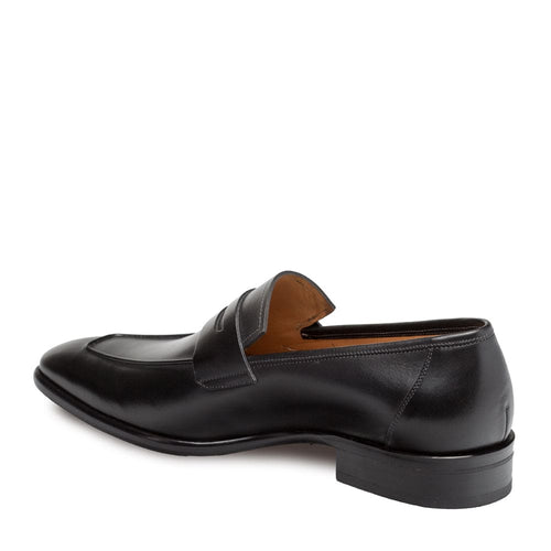 Mezlan classic black penny loafers. Men's slip-on dress shoes in calfskin leather with a smooth, rounded toe and stitched vamp. Featuring a slight heel and black rubber outsole.
