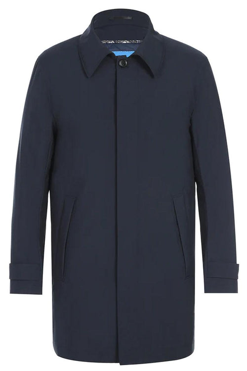 Navy Pelagio men's raincoat. Straight cut, classic shirt collar, buttoned front. Smooth, dark navy fabric. Side pockets, long sleeves with rolled cuffs.
