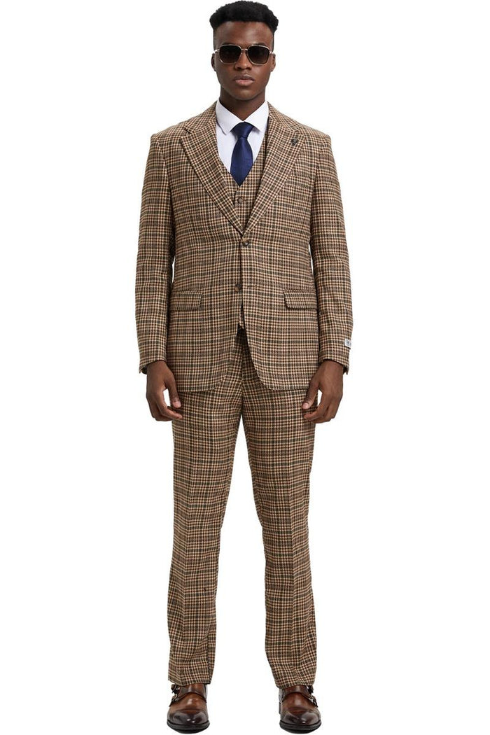 Stacy Adams men's modern fit houndstooth suit in camel green. Blazer with notched lapel, matching trousers, and vest. Houndstooth pattern in camel/green. Tailored for a modern fit and cohesive look.
